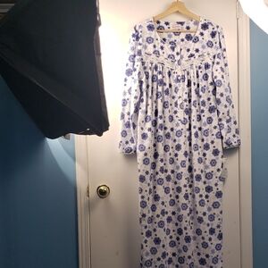 Lanz of Salzburg Medium Nwt Nightgown Snowflakes Blue Very Soft